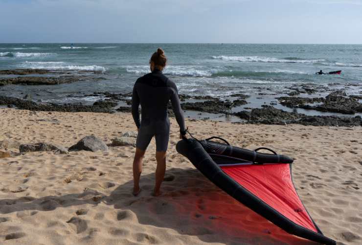 Wing foiling: spopola il nuovo modo di fare surf