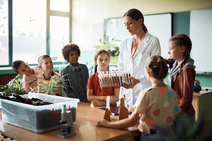 Vacanze più corte a scuola: la decisione del ministro dell’Istruzione